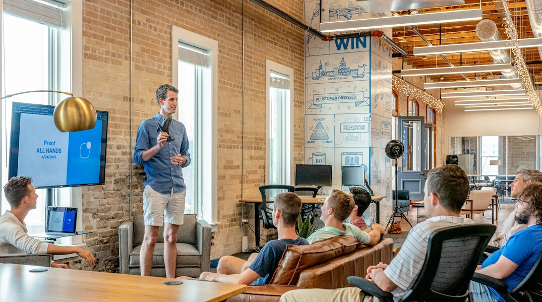 leader coaching employee